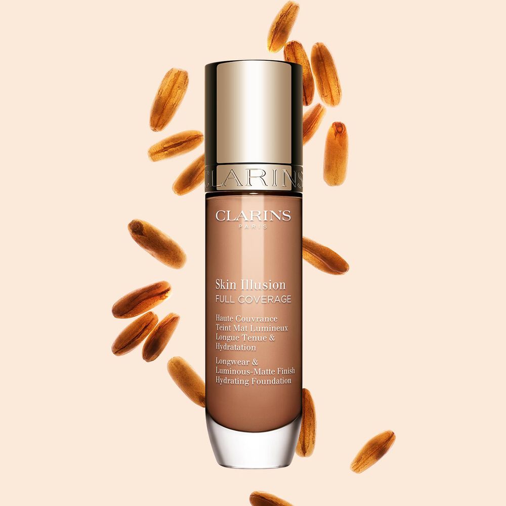 Skin Illusion Couvrance Totale Clarins pr&eacute;sente son design &eacute;pur&eacute; et son emballage &eacute;clatant, le fond de teint id&eacute;al pour un teint parfait et naturel.