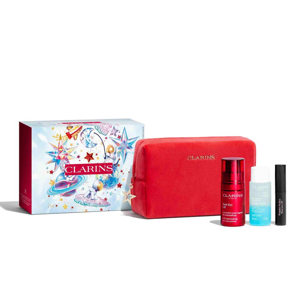 Plan produit du coffret cadeau Total Eye Lift pour les fêtes de fin d'année de Clarins, composé d'une boîte cadeau, d'une trousse à maquillage et d’une sélection de produits.
