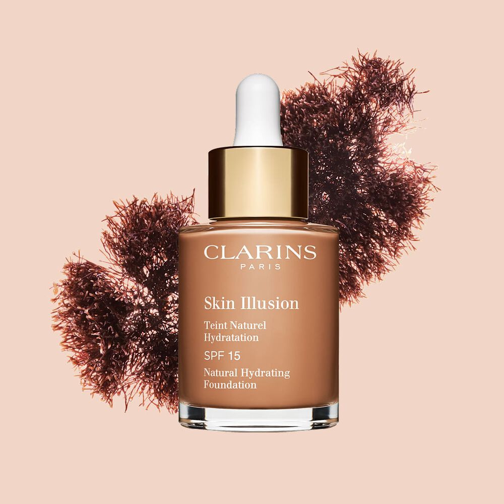 Le fond de teint s&eacute;rum Skin Illusion de Clarins SPF 15 offre un fini unifi&eacute; et naturel.