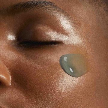 Réveillez votre regard avec ce contour des yeux hydratat à la caféine, qui aide à réduire les signes de fatigue et à lisser les ridules.