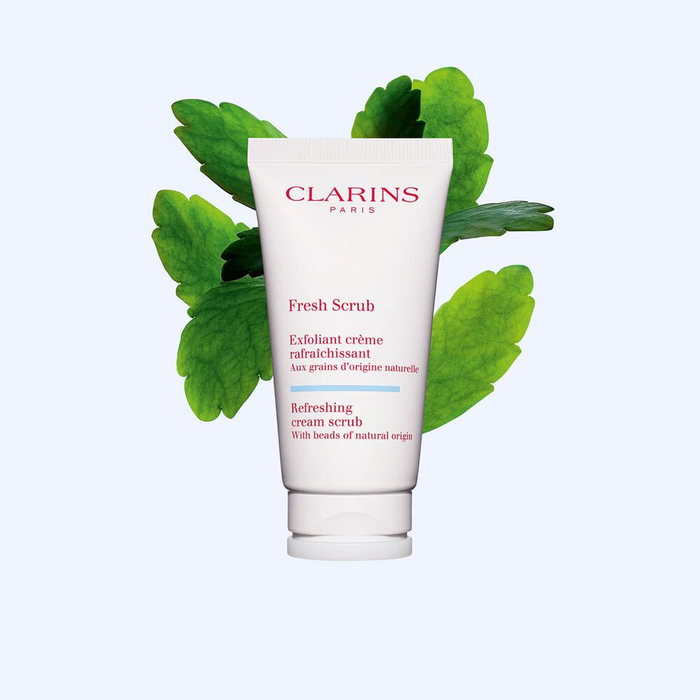 Plan produit de l&rsquo;exfoliant visage Fresh Scrub &agrave; c&ocirc;t&eacute; de plusieurs kalancho&eacute;s sur fond blanc.