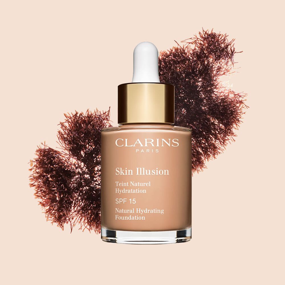 Le fond de teint s&eacute;rum Skin Illusion de Clarins SPF 15 offre un fini unifi&eacute; et naturel.