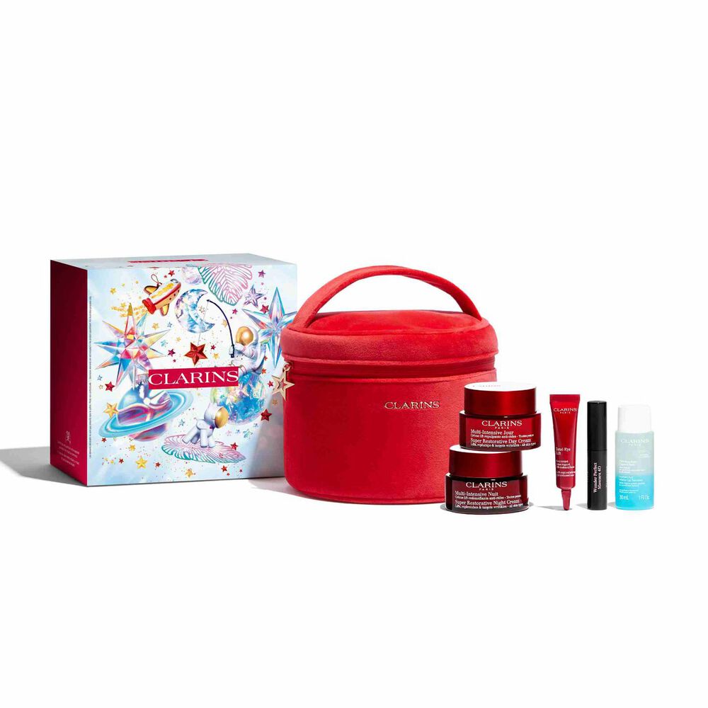 Plan produit du coffret cadeau Multi-Intensive fêtes de fin d'année Clarins : boîte, vanity souple et sélection de produits.