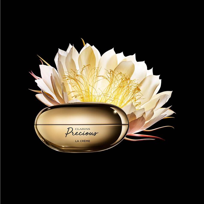 Plan produit de La Cr&egrave;me Precious, avec un fond noir.