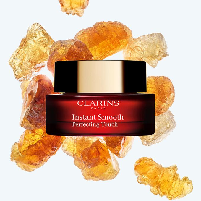 La base comblante Lisse Minute de Clarins offre un fini cr&egrave;me anti-rides expert et sert de soin hydratant l&eacute;ger pour le visage.