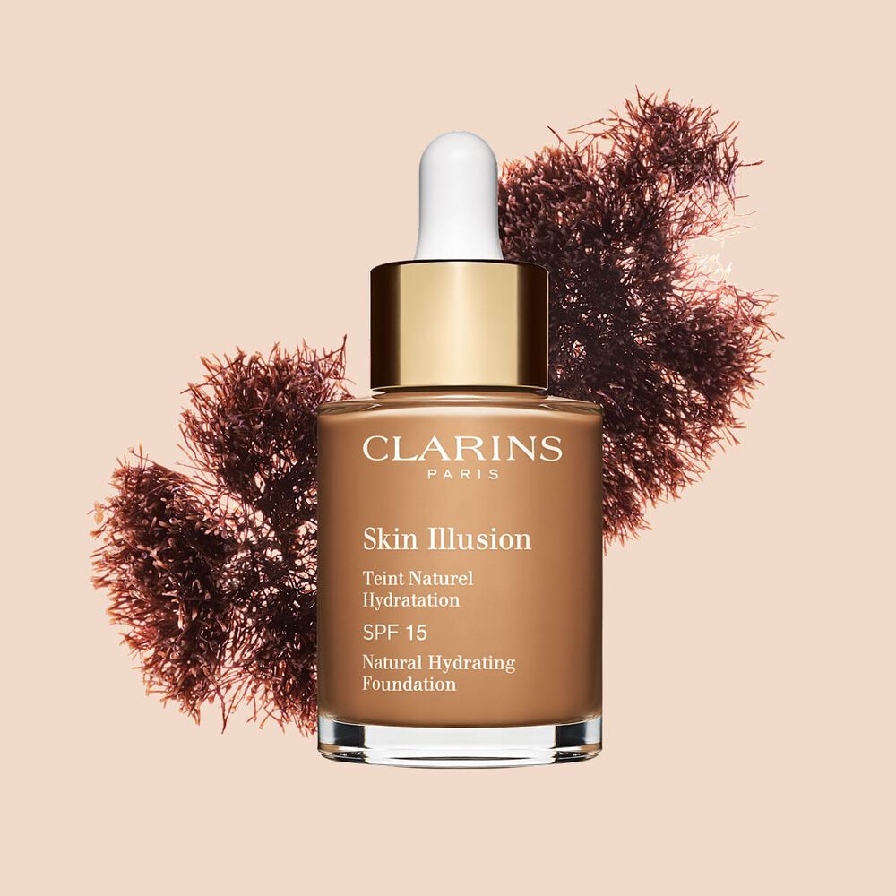 Le fond de teint s&eacute;rum Skin Illusion de Clarins SPF 15 offre un fini unifi&eacute; et naturel.