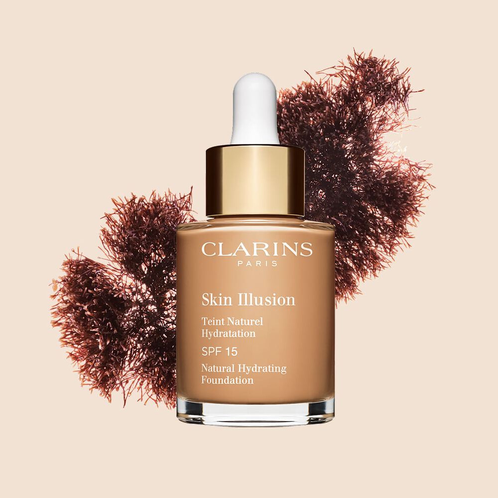 Le fond de teint s&eacute;rum Skin Illusion de Clarins SPF 15 offre un fini unifi&eacute; et naturel.