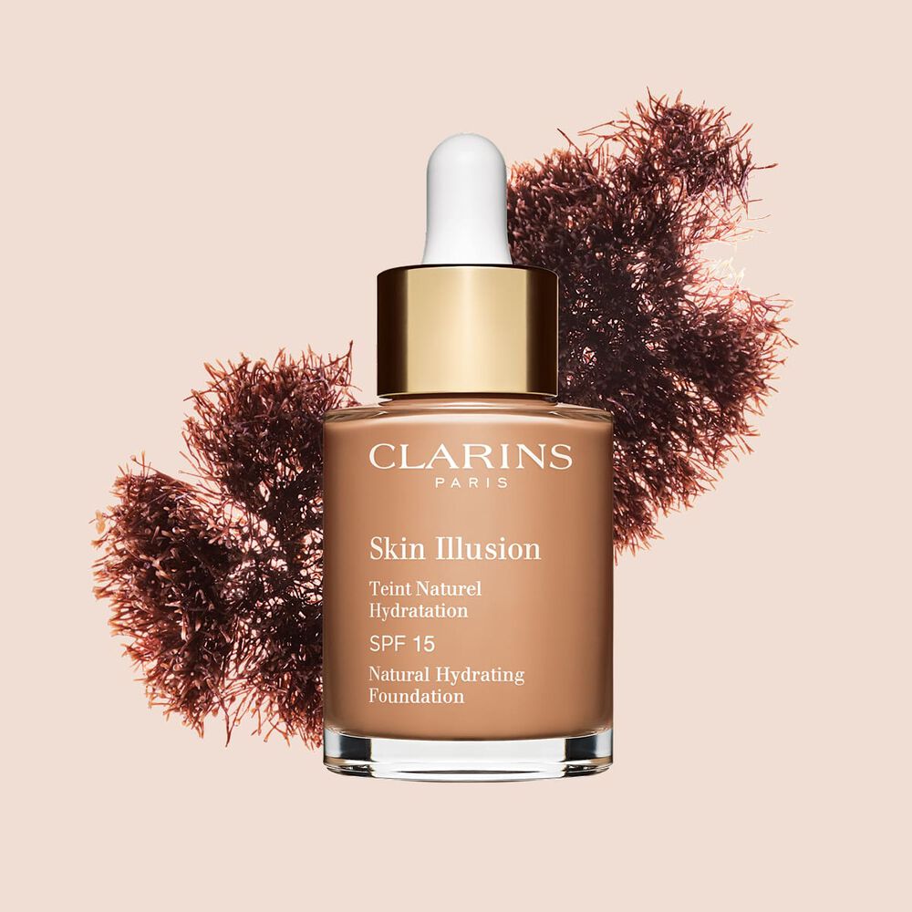 Le fond de teint s&eacute;rum Skin Illusion de Clarins SPF 15 offre un fini unifi&eacute; et naturel.