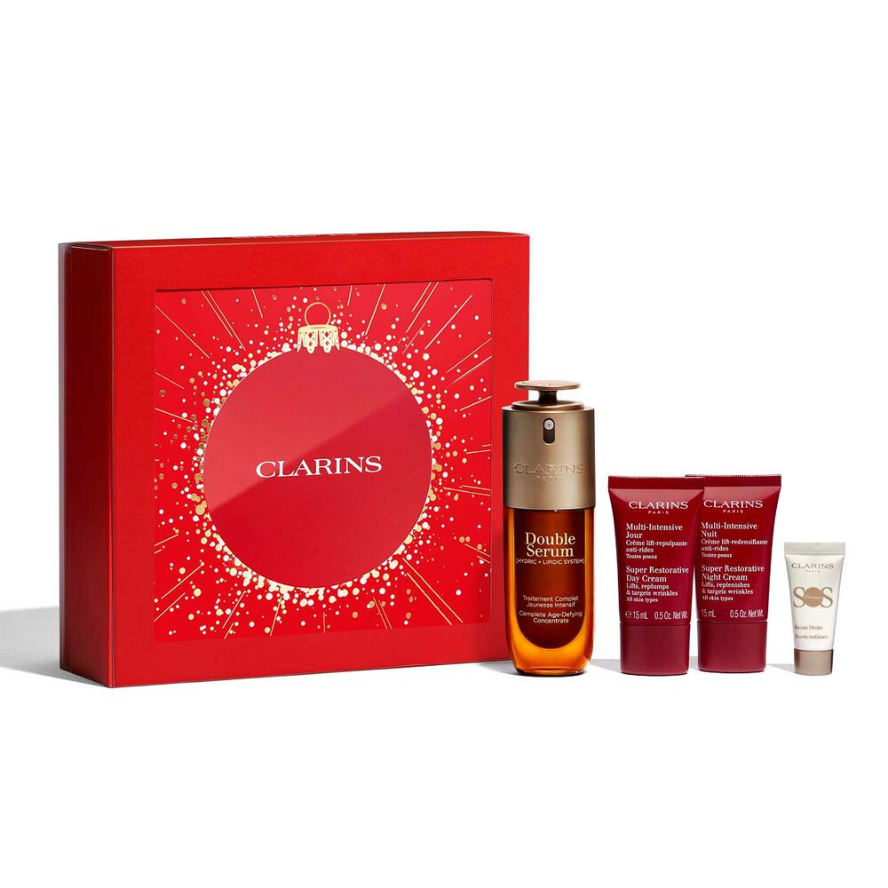 Plan produit du coffret de No&euml;l Double Serum de Clarins, comprenant les produits incontournables pour une routine de soins anti-&acirc;ge.