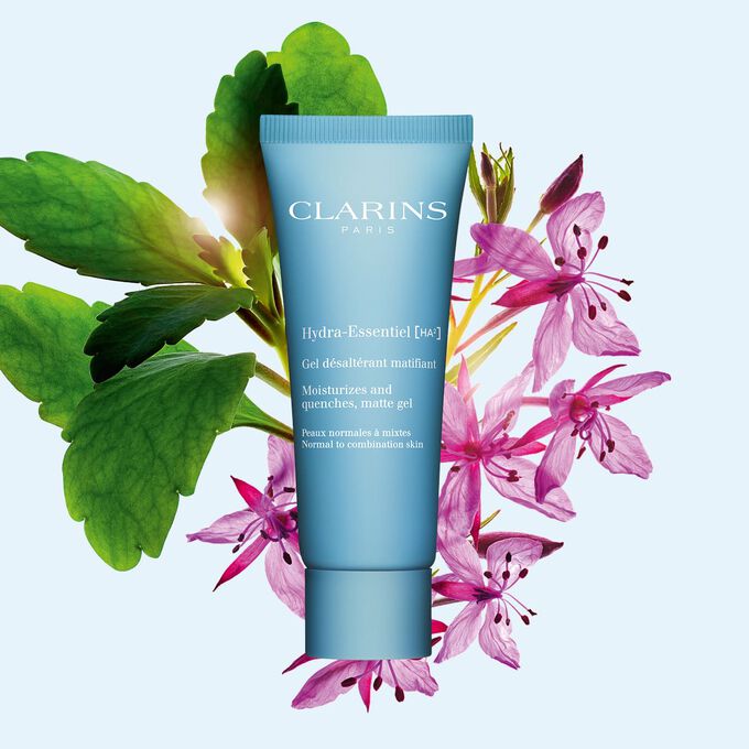 Gel matifiant pour le visage Hydra-Essentiel de Clarins &agrave; l&rsquo;extrait de kalancho&eacute; bio pour repulper et hydrater visiblement la peau.