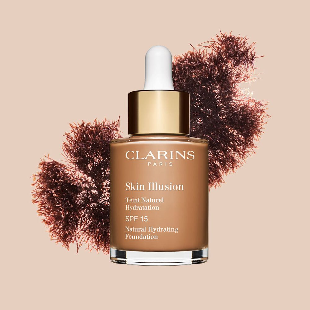 Le fond de teint s&eacute;rum Skin Illusion de Clarins SPF 15 offre un fini unifi&eacute; et naturel.