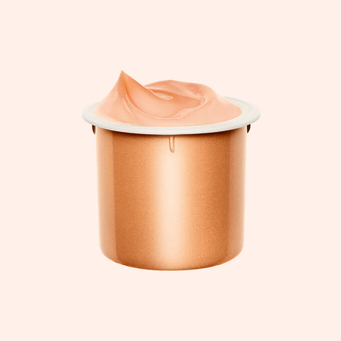 Plan produit de la recharge de la cr&egrave;me Extra-Firming Energy de Clarins, mettant en avant l&rsquo;option rechargeable pour un packaging respectueux de l&rsquo;environnement