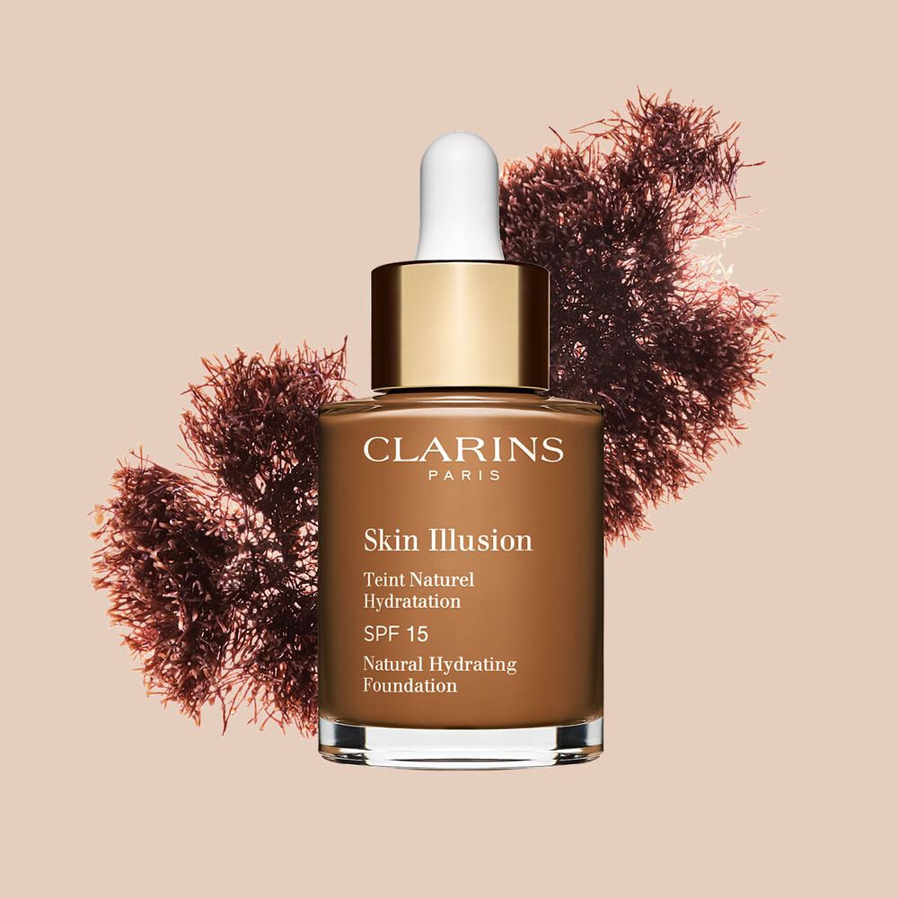Le fond de teint s&eacute;rum Skin Illusion de Clarins SPF 15 offre un fini unifi&eacute; et naturel.