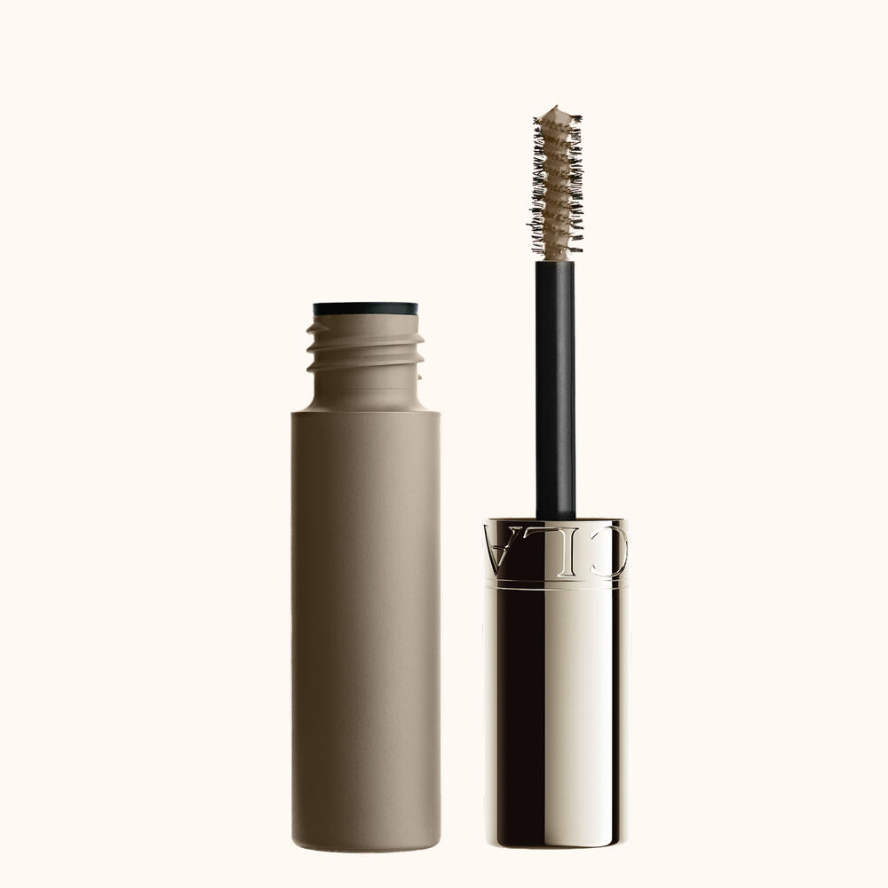 Plan produit du gel &agrave; sourcils Clarins en Ash Blond, teint&eacute; pour s&rsquo;accorder parfaitement aux sourcils blonds naturels, pour une d&eacute;finition pr&eacute;cise et naturelle.