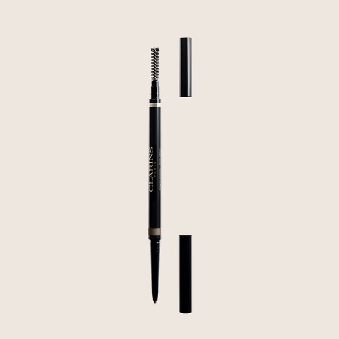 Plan produit du crayon &agrave; sourcils 2-en-1 Clarins en Light Brown avec brosse int&eacute;gr&eacute;e et embout ultra-fin r&eacute;tractable pour des sourcils naturels.