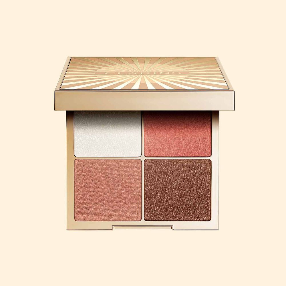 Plan produit de la palette de blush tout-en-un de couleurs estivales sur un fond orange clair, pour présenter ses teintes éclatantes.