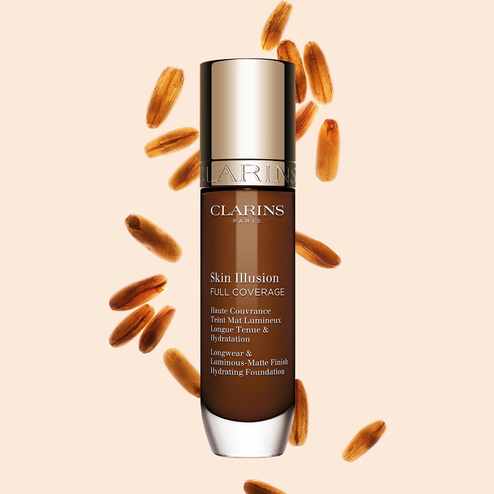 Skin Illusion Couvrance Totale Clarins pr&eacute;sente son design &eacute;pur&eacute; et son emballage &eacute;clatant, le fond de teint id&eacute;al pour un teint parfait et naturel.