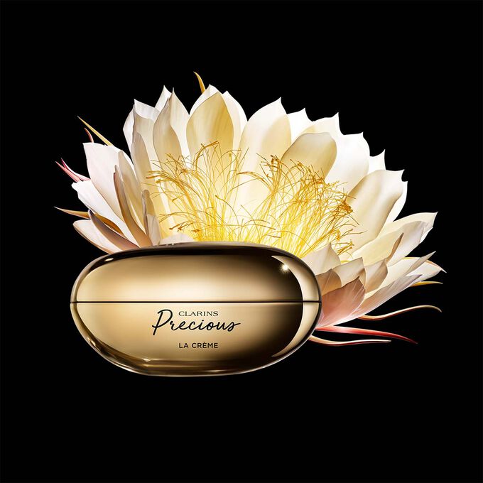 Plan produit de La Crème Precious, avec un fond noir.