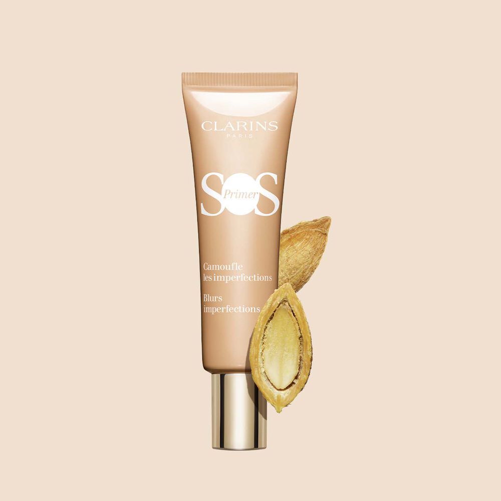 Plan produit du tube SOS Primer Pêche de Clarins, avec datte du désert, pour corriger les imperfections et unifier le teint