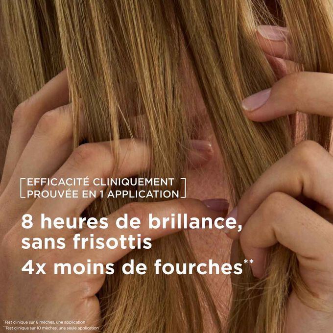 Huile capillaire anti-frisottis pour huit heures de brillance et quatre fois moins de pointes fourchues, m&ecirc;me dans des conditions humides.