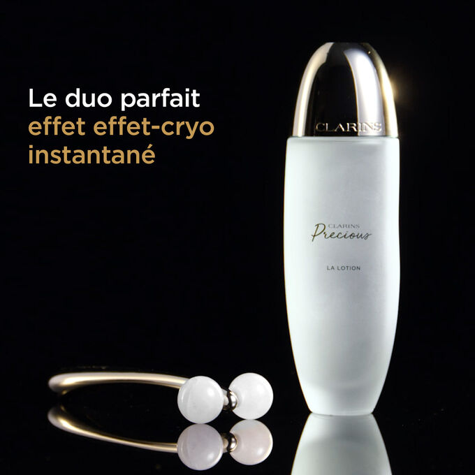 Présentation du Roll-On et de La Lotion Clarins Precious, illustrant le duo cryo-tonifiant parfait