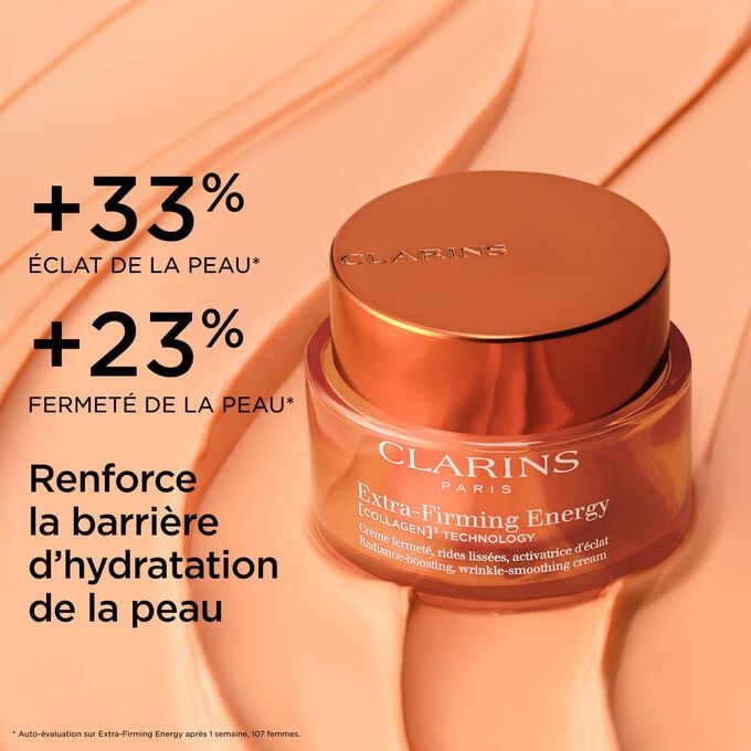 Plan produit de la cr&egrave;me stimulatrice de collag&egrave;ne sur un fond textur&eacute; soulignant les effets de la cr&egrave;me&nbsp;: &eacute;clat de la peau, fermet&eacute; et renforcement de la barri&egrave;re d&rsquo;hydratation