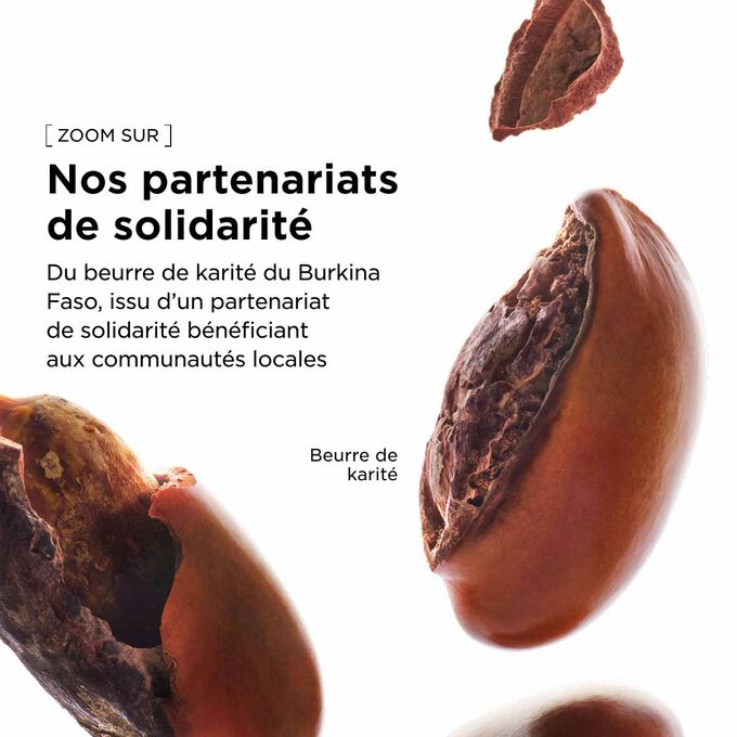 Clarins utilise du beurre de karit&eacute; issu d&rsquo;un approvisionnement responsable pour cette cr&egrave;me mains nourrissante, soutenant les communaut&eacute;s locales et la durabilit&eacute;.