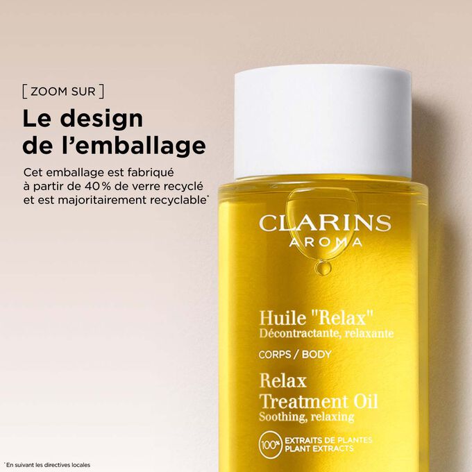 L&rsquo;Huile relaxante pour le corps Clarins dans un emballage en verre recycl&eacute; pour une beaut&eacute; durable et respectueuse de l&rsquo;environnement.