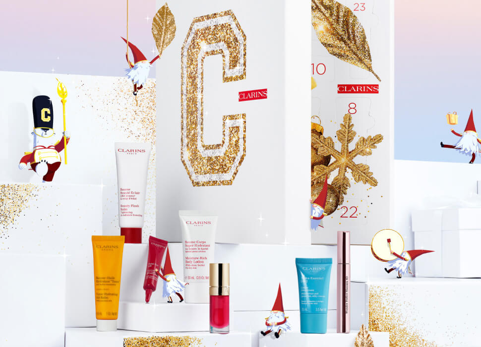 Calendrier de l'Avent à 24 cases ouvert avec quelques-uns des produits inclus