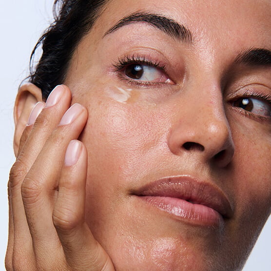 Mannequin portant le Double Serum Eye