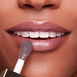 Rendu sur bouche Huile Confort Lèvres Noir