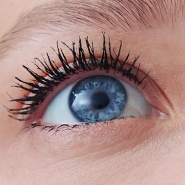 Résultats du Wonder Volume Mascara XXL sur les cils pour un effet volume extrême