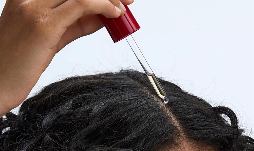 Chute de cheveux : causes, sympt&ocirc;mes et traitements