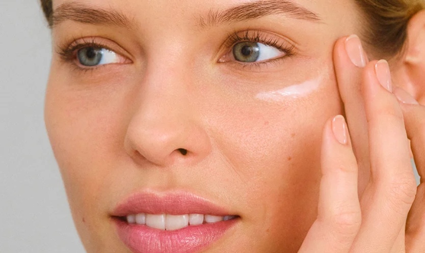 Paupi&egrave;res tombantes : causes, sympt&ocirc;mes et traitement